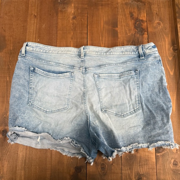 Lane Bryant Light Wash Distressed Denim Jean Shorts - Picture 5 of 8